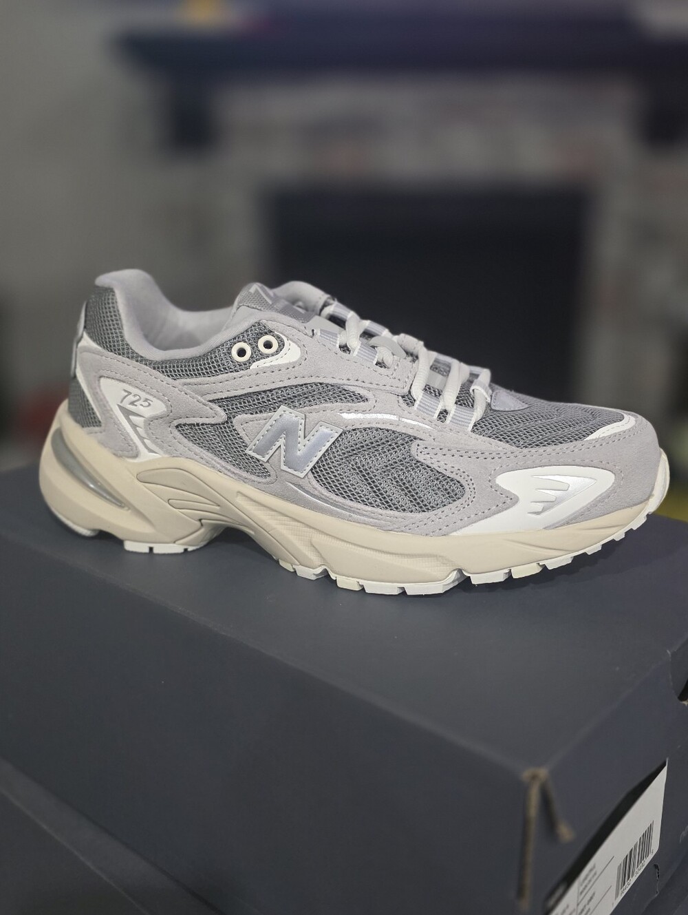 New Balance 725 Light Grey NWT